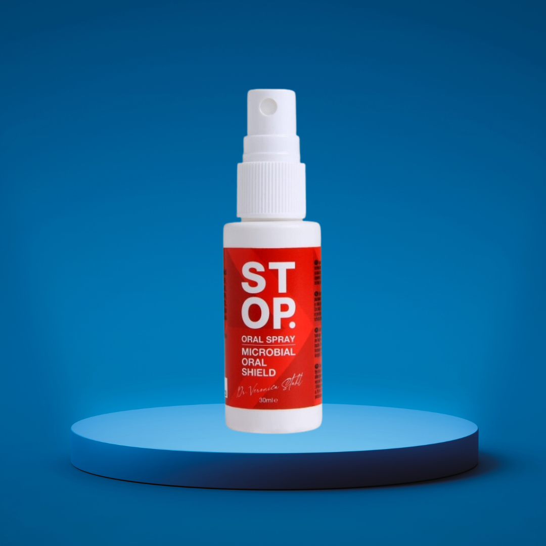 A photorealistic close‑up of hemp leaves, peppermint leaves, and a spray bottle mist on a white background. Alt: ingredi